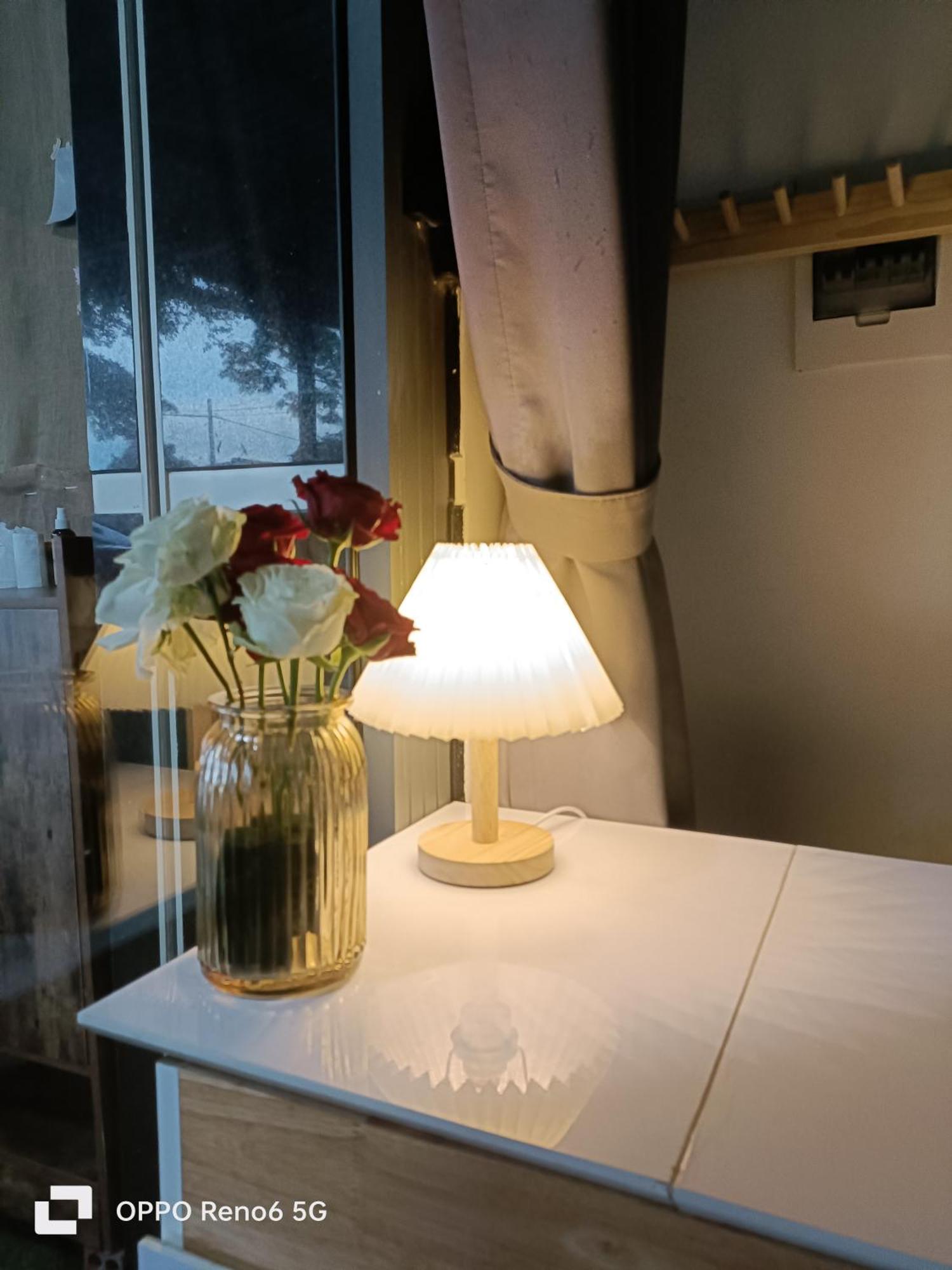Homestay -Nha Me Khang Хошимин Екстериор снимка